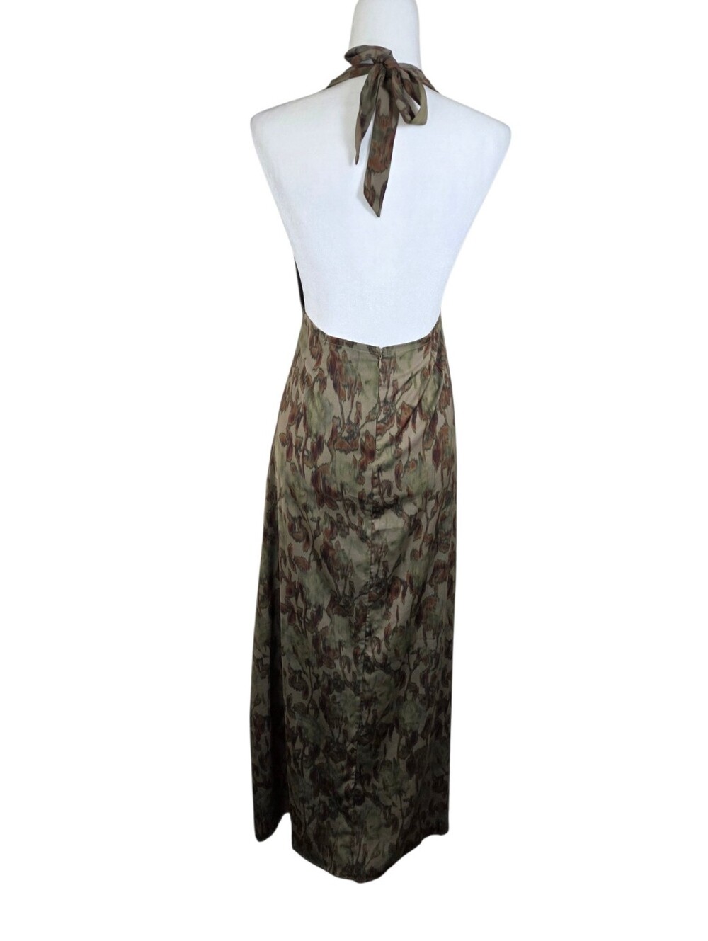 WHOWHATWEAR Floral Open Back Halter Plunge Maxi Dress Size 4 - Picture 3 of 15